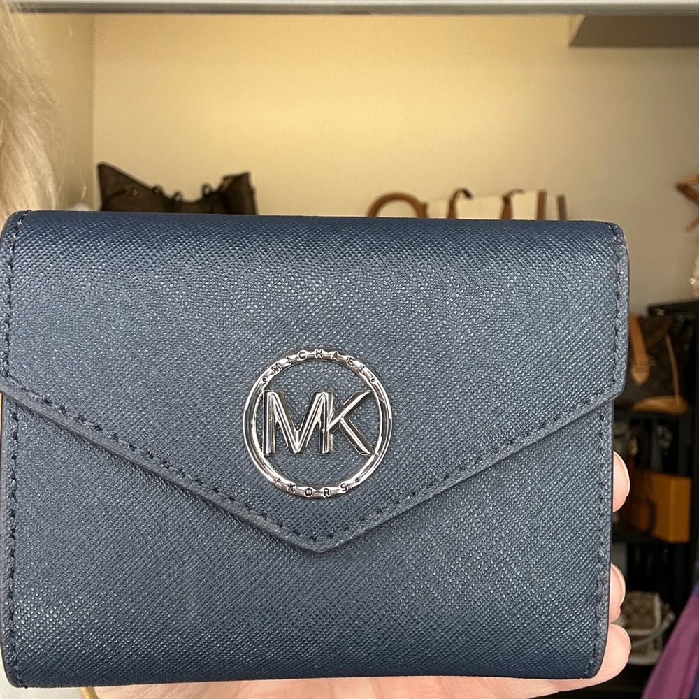 Michael Michael Kors Navy Saffiano Leather Envelope Wallet w/ Silver R$128